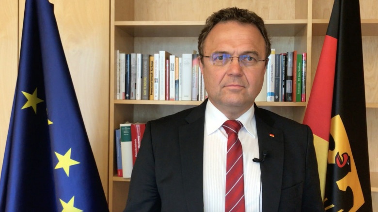 Standbild aus dem Videostatement zum Masterplan gegen illegale Einwanderung nach Deutschland Standbild aus dem Videostatement zum Masterplan gegen illegale Einwanderung nach Deutschland