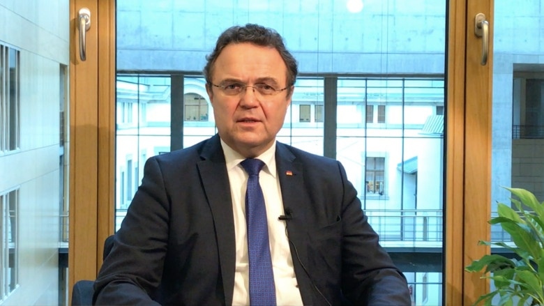 Hans-Peter Friedrich im Videokommentar zum Them: Nach der Brexit Abstimmung Hans-Peter Friedrich im Videokommentar zum Them: Nach der Brexit Abstimmung