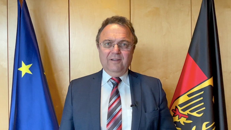 Hans-Peter Friedrich, MdB zum Thema „Energiepreisexplosion an der Tankstelle“