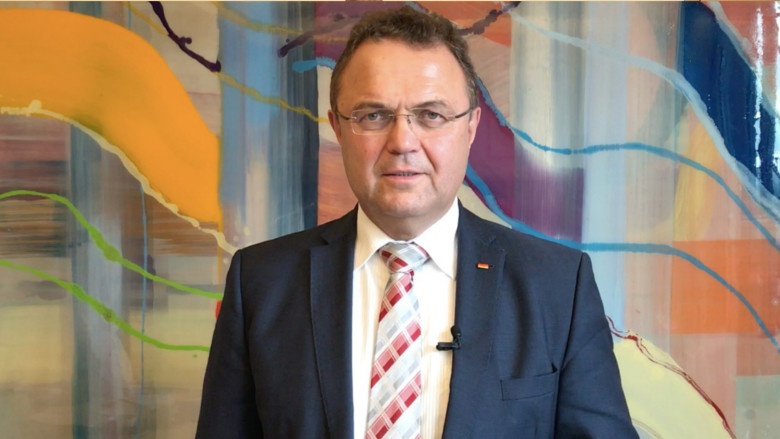 Dr. Hans-Peter Friedrich zum Thema "Pflege" Dr. Hans-Peter Friedrich zum Thema "Pflege"