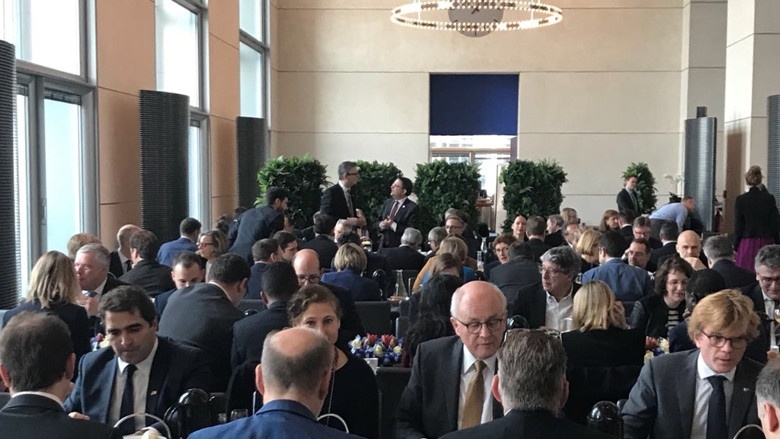 gemeinsames Frühstück der Parlamentarier, an dem auch der Vorsitzende der CDU/CSU-Fraktion im Deutschen Bundestag Volker Kauder (mittig) teilgenommen hat gemeinsames Frühstück der Parlamentarier, an dem auch der Vorsitzende der CDU/CSU-Fraktion im Deutschen Bundestag Volker Kauder (mittig) teilgenommen hat