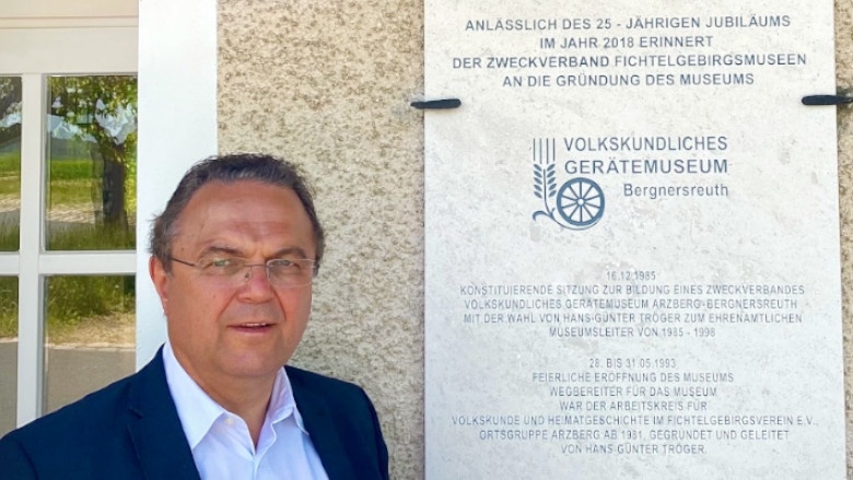 Dr. Hans-Peter Friedrich, MdB am Volkskundlichen Gerätemuseum in Bergnersreuth