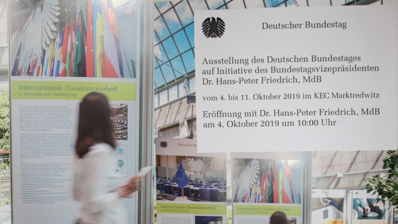 Der Bundestag zu Gast in Marktredwitz - Dr. Hans-Peter Friedrich lädt ein Der Bundestag zu Gast in Marktredwitz - Dr. Hans-Peter Friedrich lädt ein