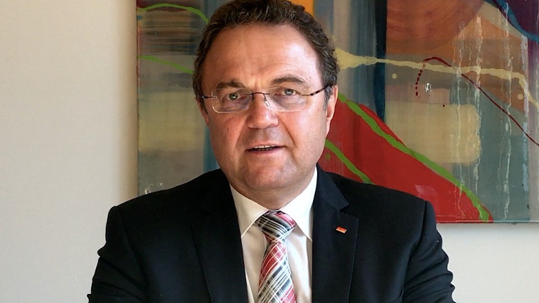 Dr. Hans-Peter Friedrich, MdB Dr. Hans-Peter Friedrich, MdB