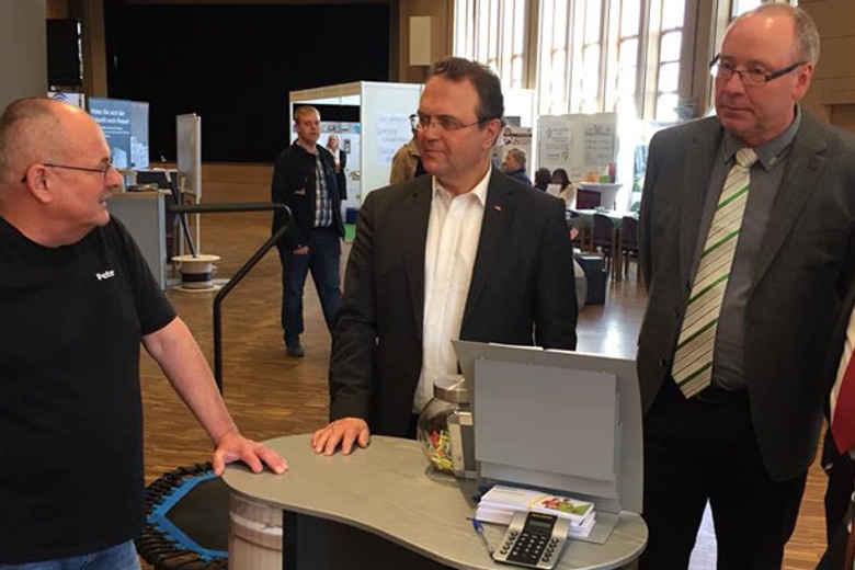 Dr. Hans-Peter Friedrich bei der Eröffnung der Gewerbemesse in Wunsiedel am 14.04.2018