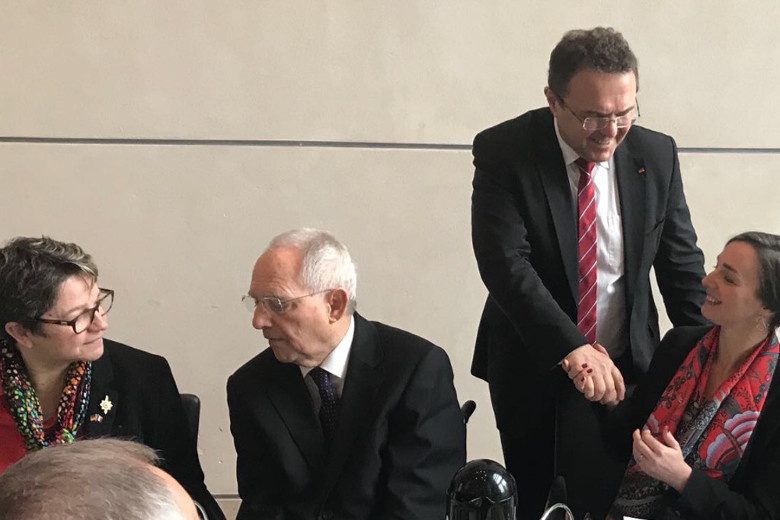 Bundestagspräsident Wolfgang Schäuble und Bundestagsvizepräsident Hans-Peter Friedrich mit Kolleginnen der französischen Nationalversammlung