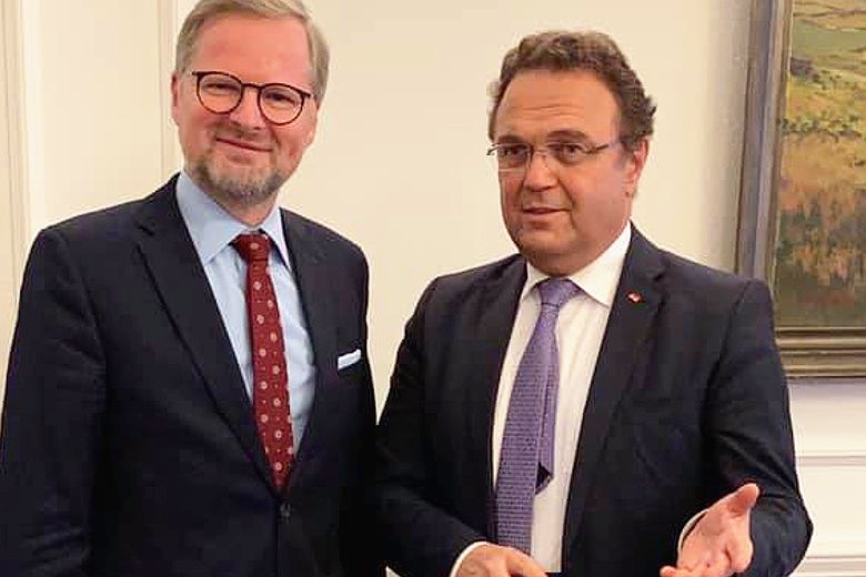 Der Parlamentsvizepräsident und Parteivorsitzende der ODS Petr Fiala und Bundestagsvizepräsident Hans-Peter Friedrich vereinbaren einen weiteren engen Austausch in allen politischen Fragen
