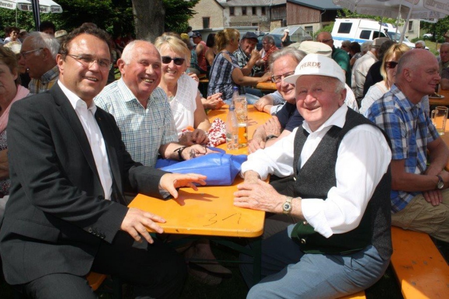 Hans-Peter Friedrich und Willi Müller, Staatssekretär a.D. beim Kleinschloppener Musikantenfest