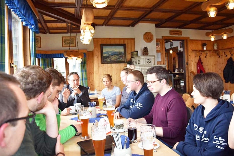 EuropaGipfeltreffen mit dem Spitzenkandidaten der JU Bayern zur Europawahl Christian Doleschal