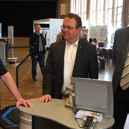 Dr. Hans-Peter Friedrich bei der Eröffnung der Gewerbemesse in Wunsiedel am 14.04.2018