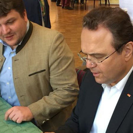 Dr. Hans-Peter Friedrich bei der Eröffnung der Gewerbemesse in Wunsiedel am 14.04.2018