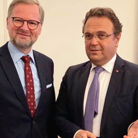 Der Parlamentsvizepräsident und Parteivorsitzende der ODS Petr Fiala und Bundestagsvizepräsident Hans-Peter Friedrich vereinbaren einen weiteren engen Austausch in allen politischen Fragen