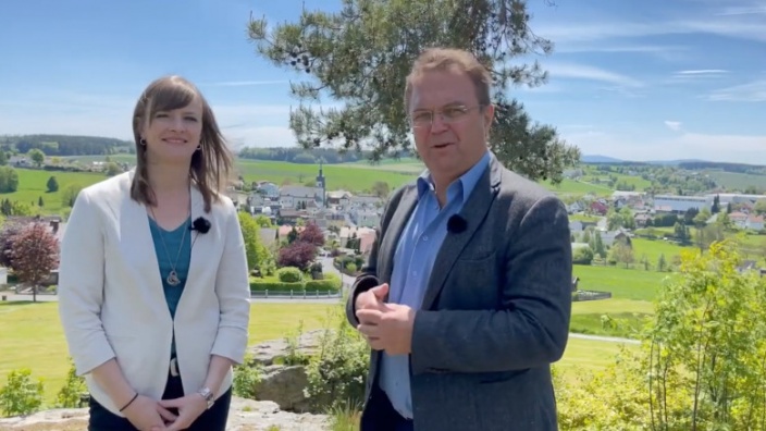 Dr. Hans-Peter Friedrich im Gespräch mit Annika Popp, Bürgermeisterin von Leupoldsgrün